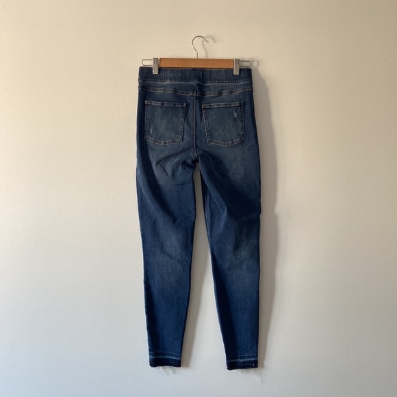 SPANX Distressed Ankle Skinny Jean Raw Hem Medium Wash Stretch Denim Size Medium - Picture 2 of 9